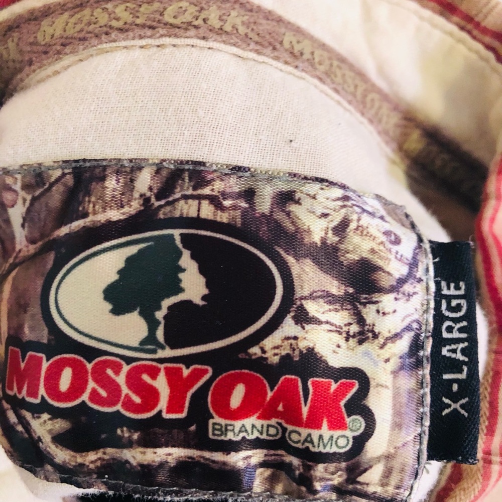 Mens mossy oak brand long sleeve button down shirt. Size XL